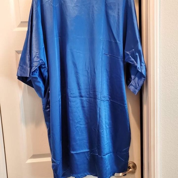 Silk robe - Picture 2 of 5